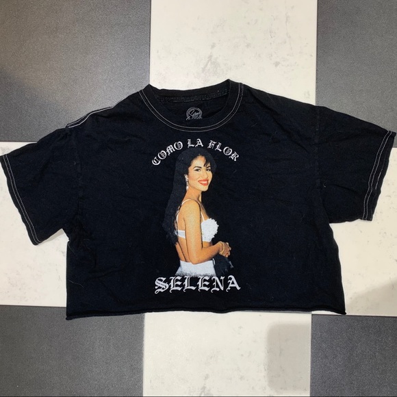 Selena Como La Flor Black Cropped Tee - Picture 2 of 5